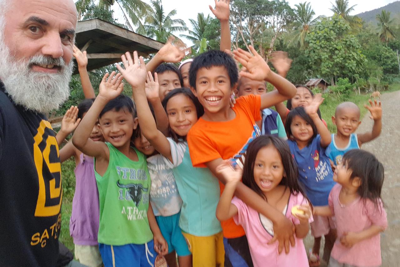 Pater Ivan Ike Mandurić na Filipinima