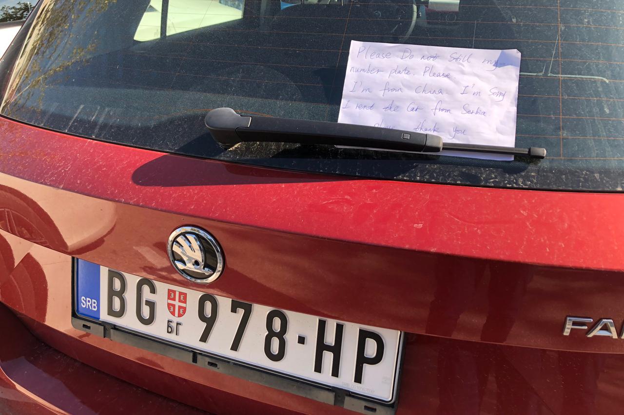 Auto s beogradskim tablicama u Splitu