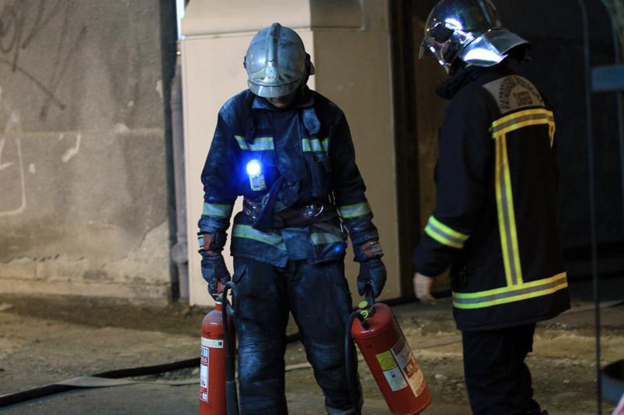 hzmo požar, vatrogasci (1)