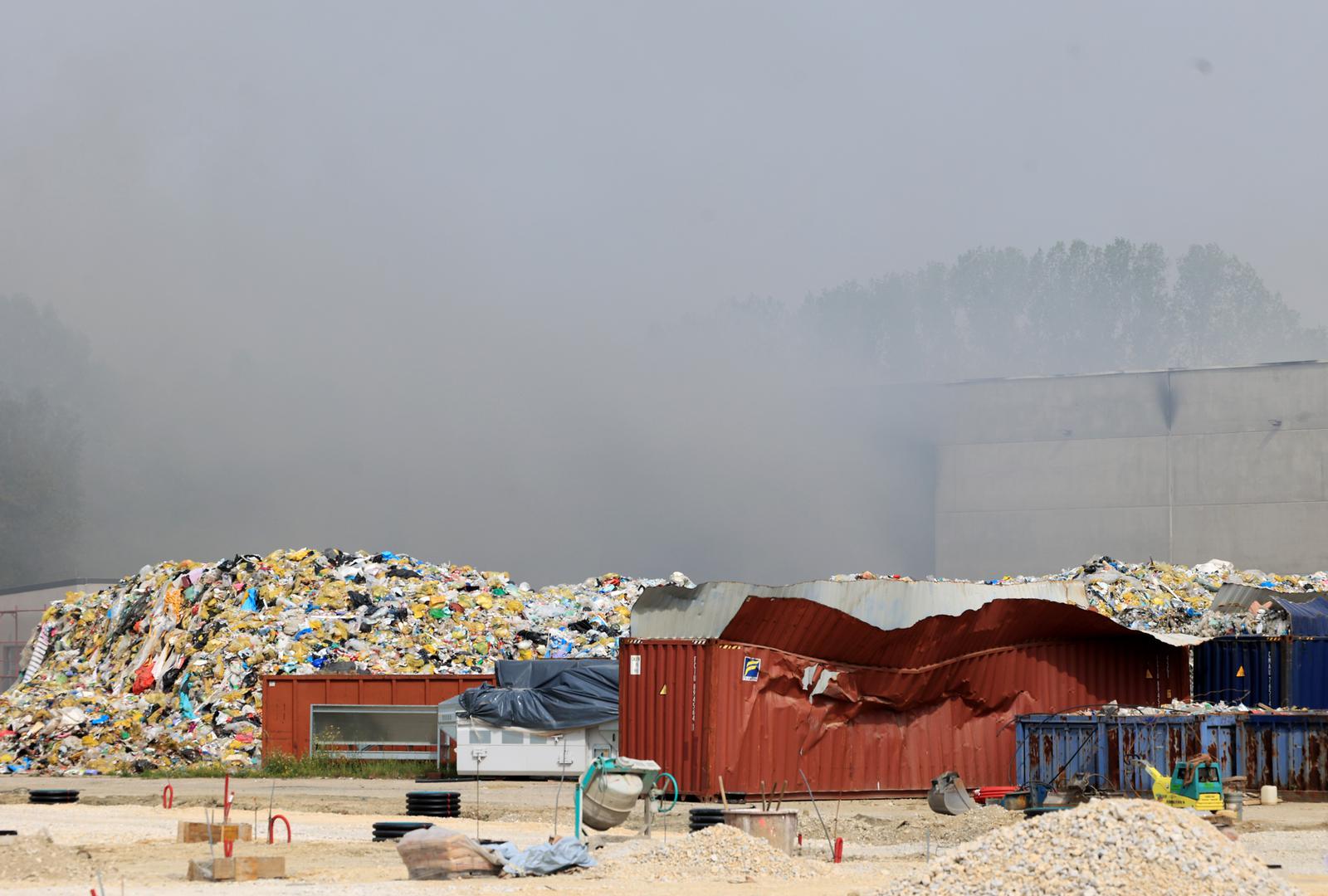 20.06.2024., Zapresic - Zgariste tvrtke Eko Flor u Industrijskoj ulici gdje je tijekom jucerasnjeg dana izbio veliki pozar.  Photo: Marko Prpic/PIXSELL