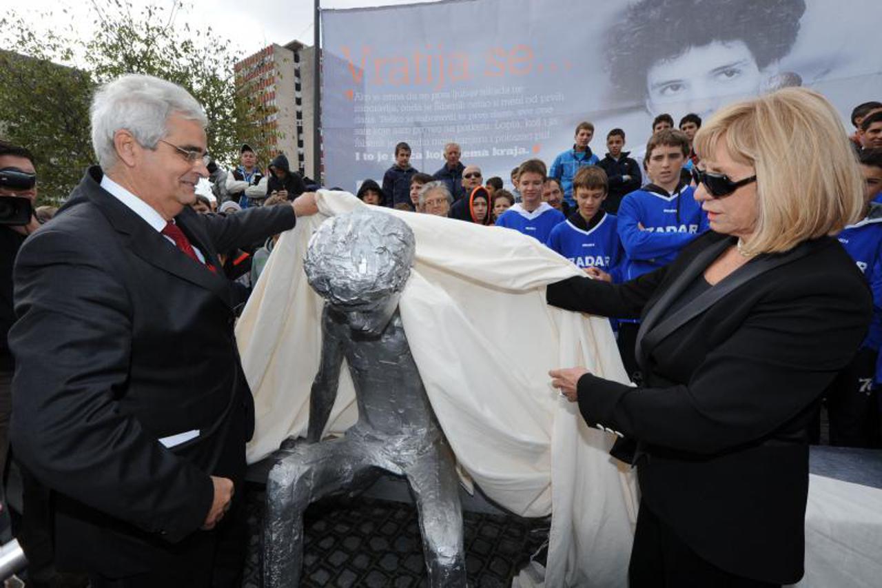 Otkrivanje spomenika Draženu Petroviću u Šibeniku (1)