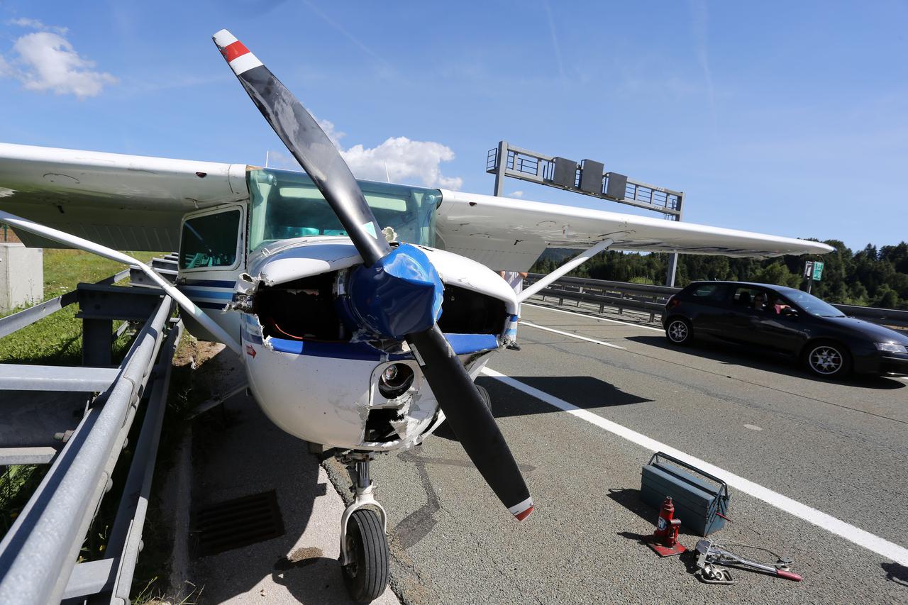 Mali sportski zrakoplov prisilno sletio na autocestu A6