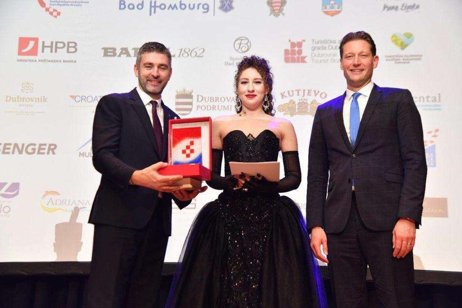 Gradonačelnik Dubrovnika Mato Franković, nagrađena Glorija Nedić Korte i gradonačelnik Bad Homburga Alexander Hetjes