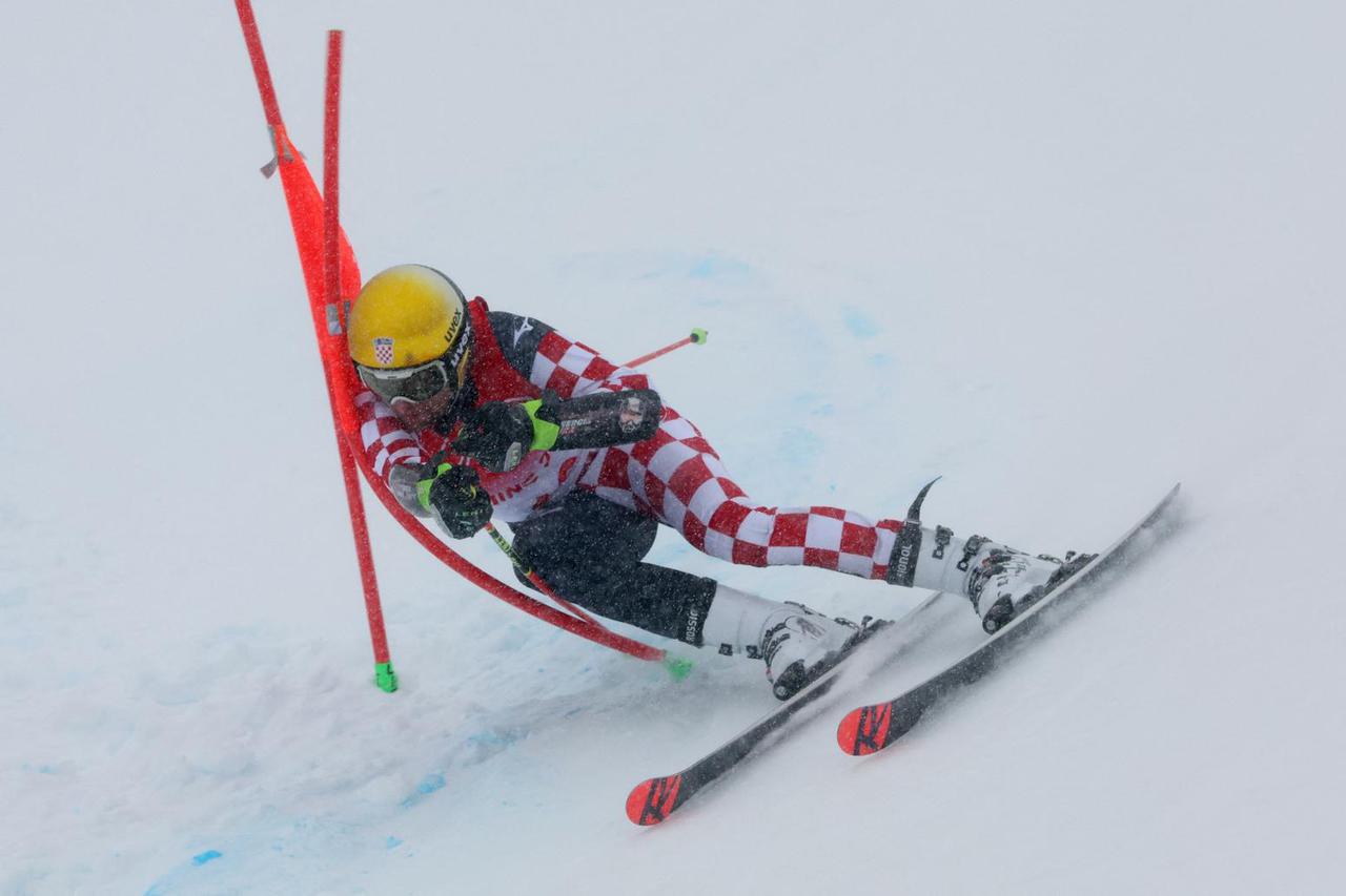 Alpine Skiing - Men's Giant Slalom Run 1