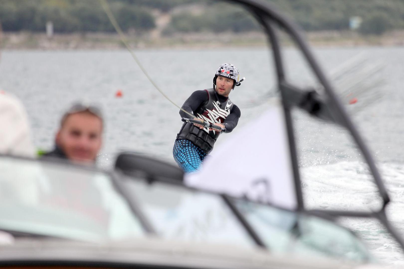 11. ZA 24 SATA - 514 KM - Najdulju morsku dionicu u 24 sata na skijama je 2010. prevalio Igor Deranja. Skijao je, naravno, u hrvatskom Jadranu, a dionica je bila duga 514 kilometara.