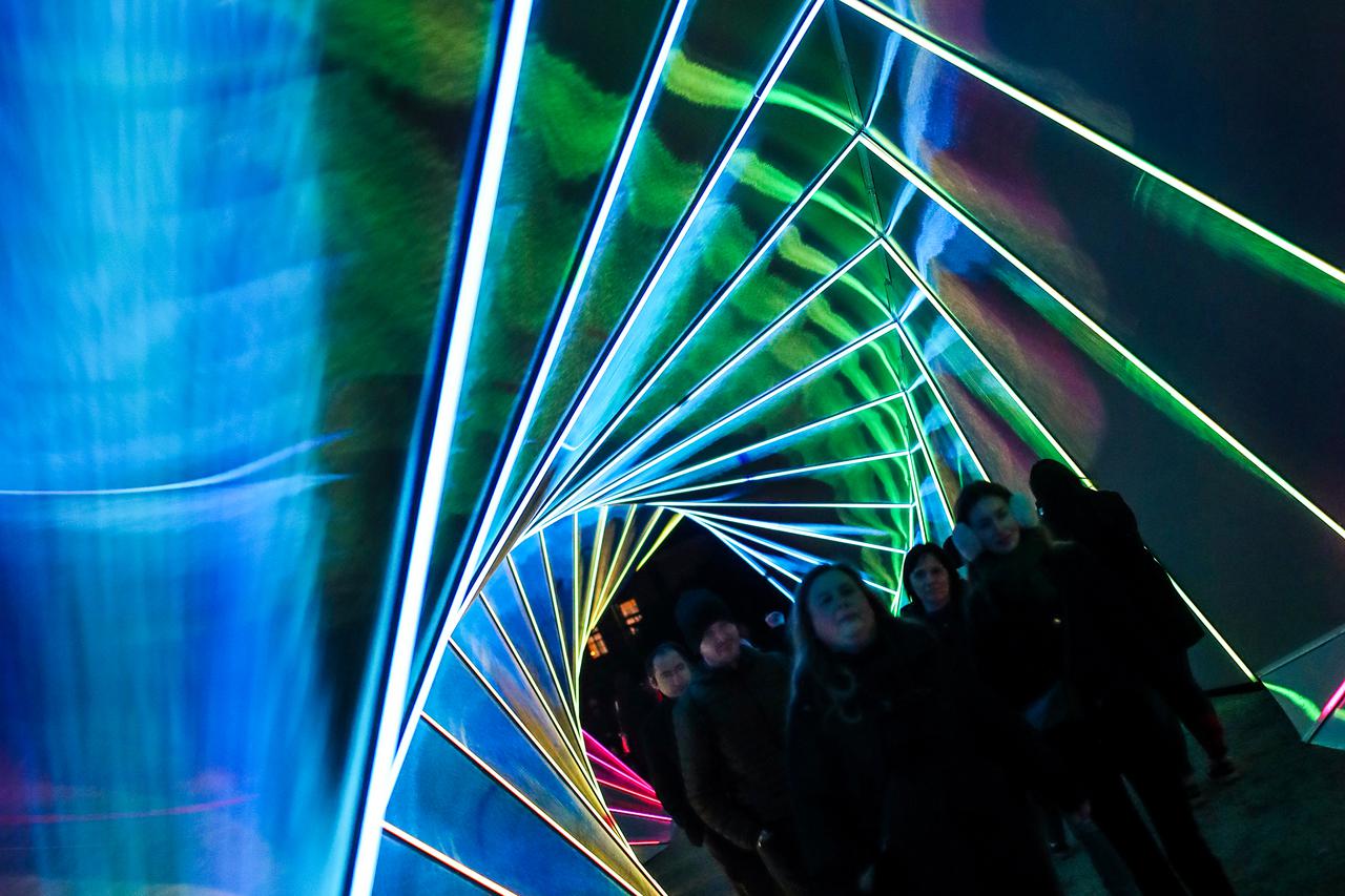 Zagreb: Moda na gradskim ulicama tijekom tmurnog dana