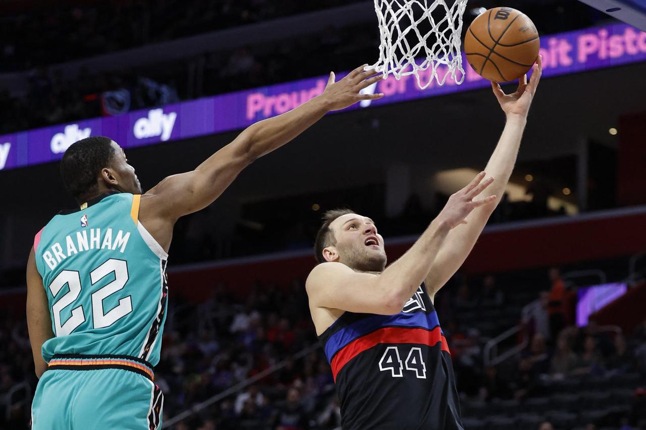 NBA: San Antonio Spurs at Detroit Pistons