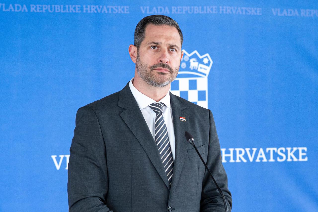 Zagreb: Tonči Glavina nakon Vlade dao je izjavu za medije 