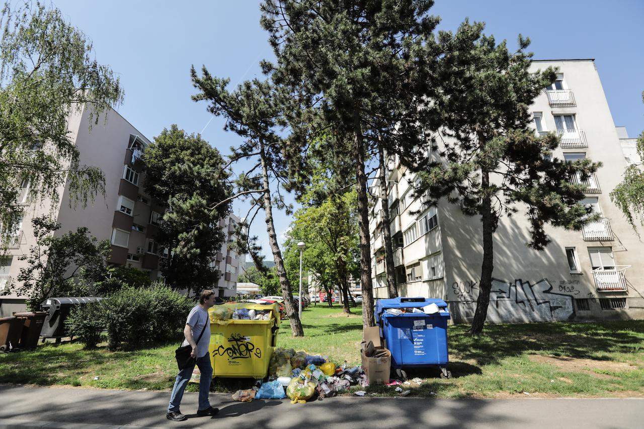 U zagrebačkim naseljima Gajnice i Stenjevac nagomilan i neodvezen komunalni otpad 