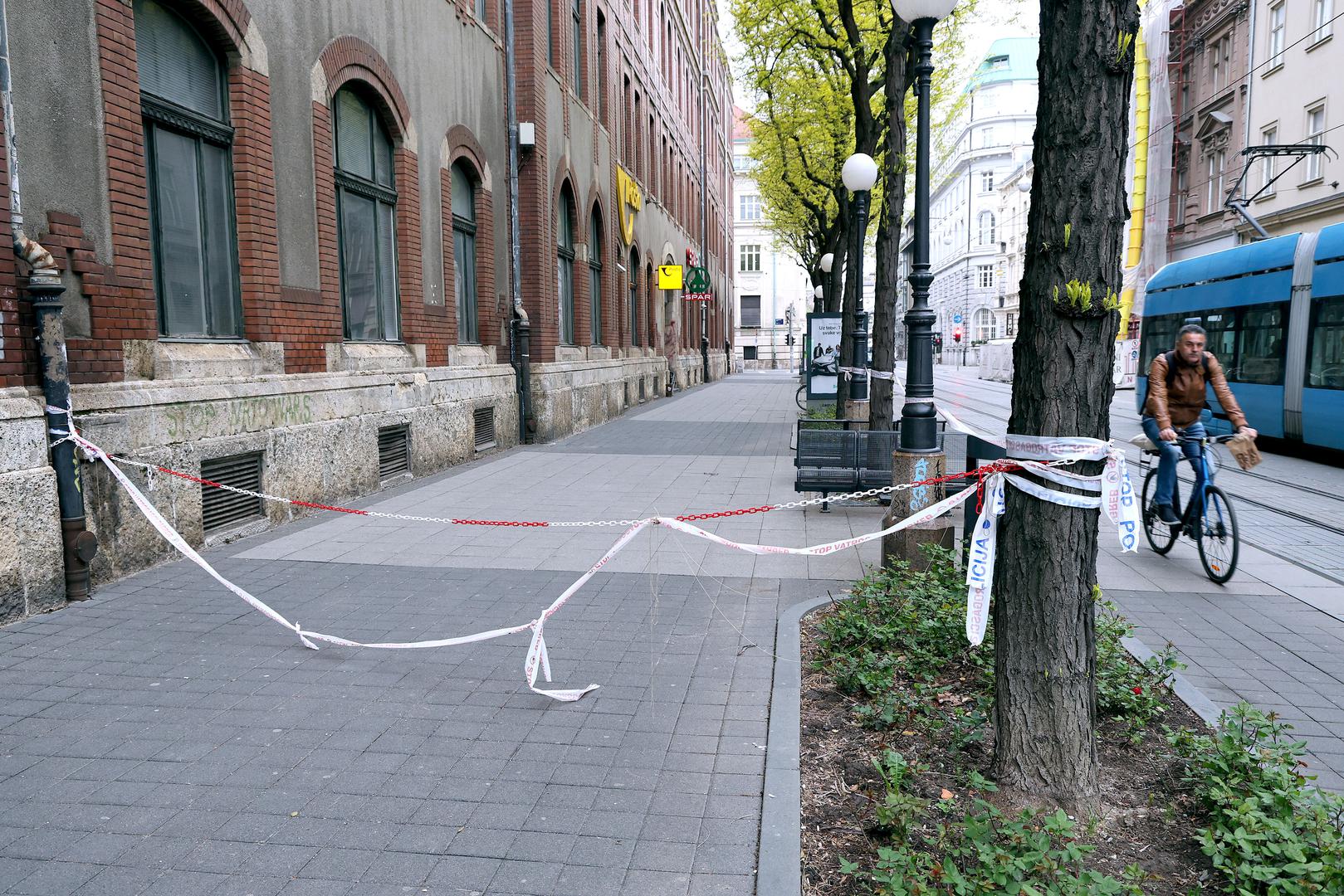 Nedavno nevrijeme koje je zahvatilo metropolu dodatno je narušilo stanje zgrade zbog čega se pri jačim udarima vjetra odvajaju i padaju krhotine pročelja. Za sada nema naznaka kada će zgrada biti obnovljena.