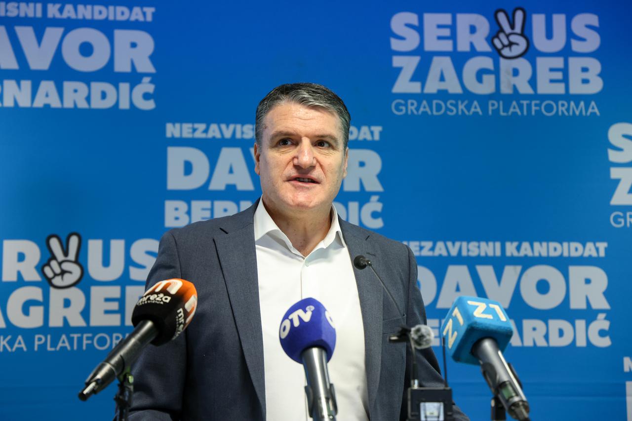 Zagreb: Dijeljenje vrećica za komunalni otpad u reciklažnom dvorištu na Jarunu