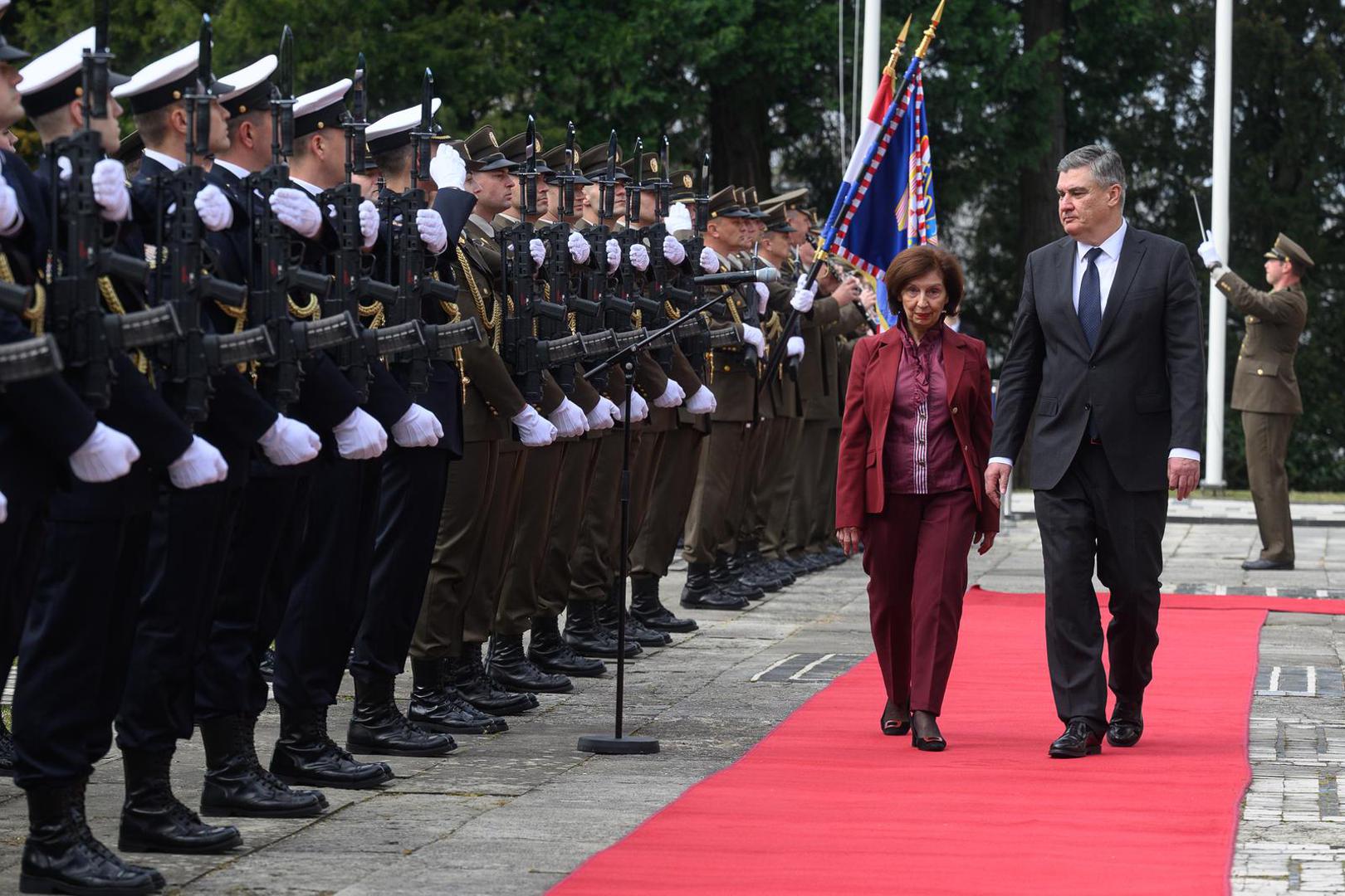 Nakon zajedničkog fotografiranja predsjednika Milanovića i predsjednice Siljanovske-Davkove, započeli su tête-à-tête susret u kabinetu. Potom je uslijedio bilateralni sastanak izaslanstava Republike Hrvatske i Republike Sjeverne Makedonije. 