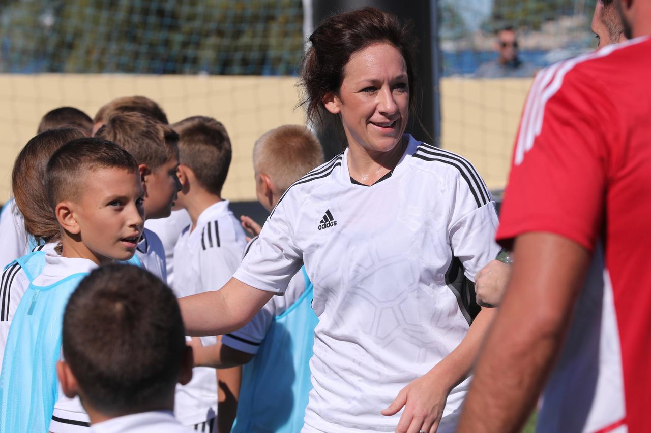 Hvar: Nogometne legende odigrale utakmicu u sklopu projekta "Nogomet u školama"