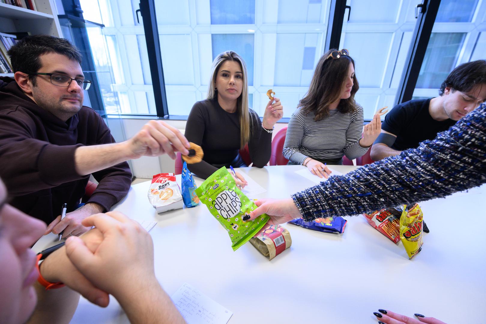 13.02.2024., Zagreb - Testiranje stapica i grickalica u redakciji Vecernjeg lista.  Photo: Davor Puklavec/PIXSELL