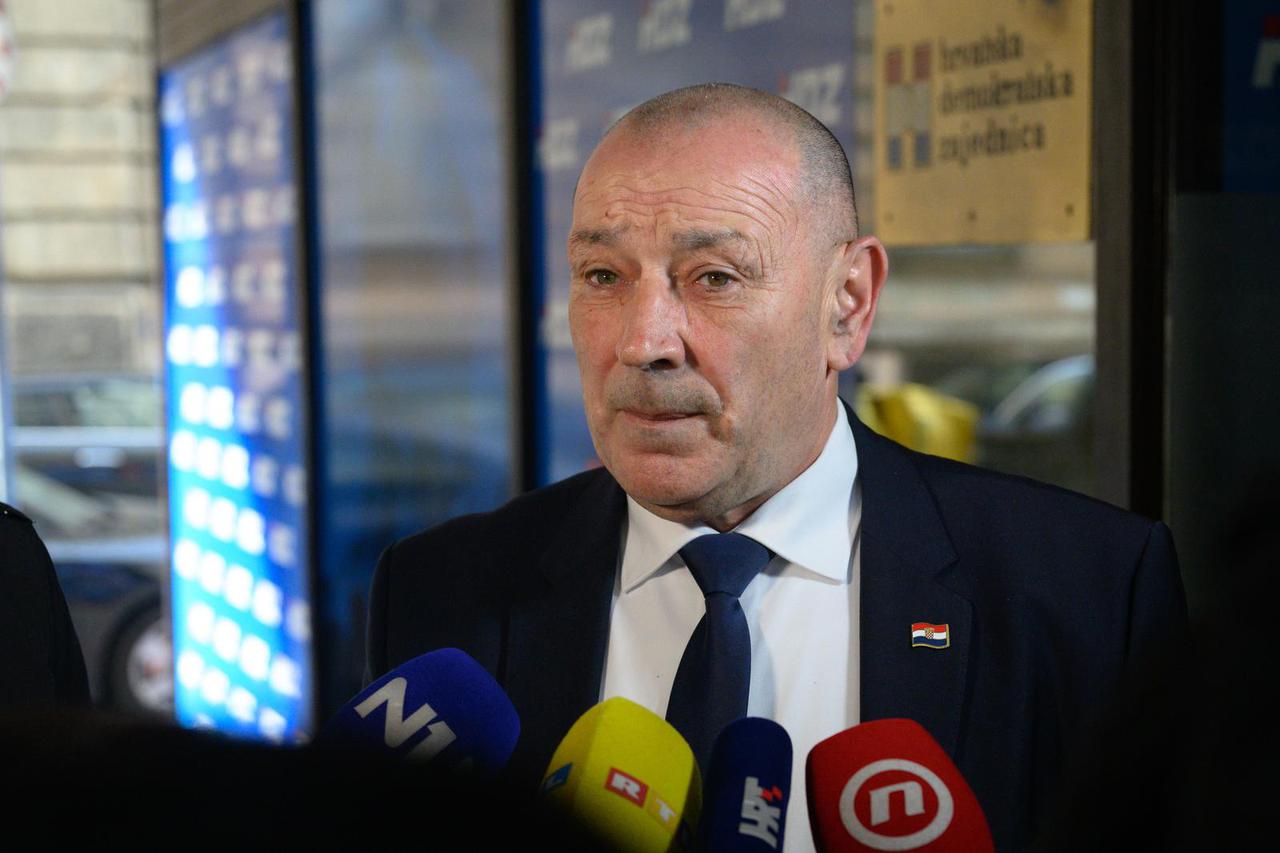 Zagreb: Dolazak članova HDZ-a na zajedničku sjednicu Predsjedništva i Nacionalnog odbora