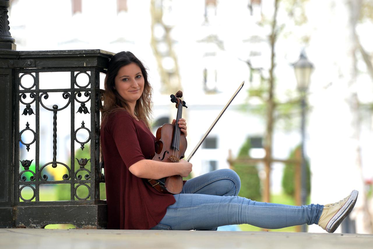 05.04.2016., Zagreb - Karolina Blaskovic, violinistica koja je osvojila prvo mjesto na prestiznom glazbenom natjecanju u New Yorku.  Photo: Marko Lukunic/PIXSELL