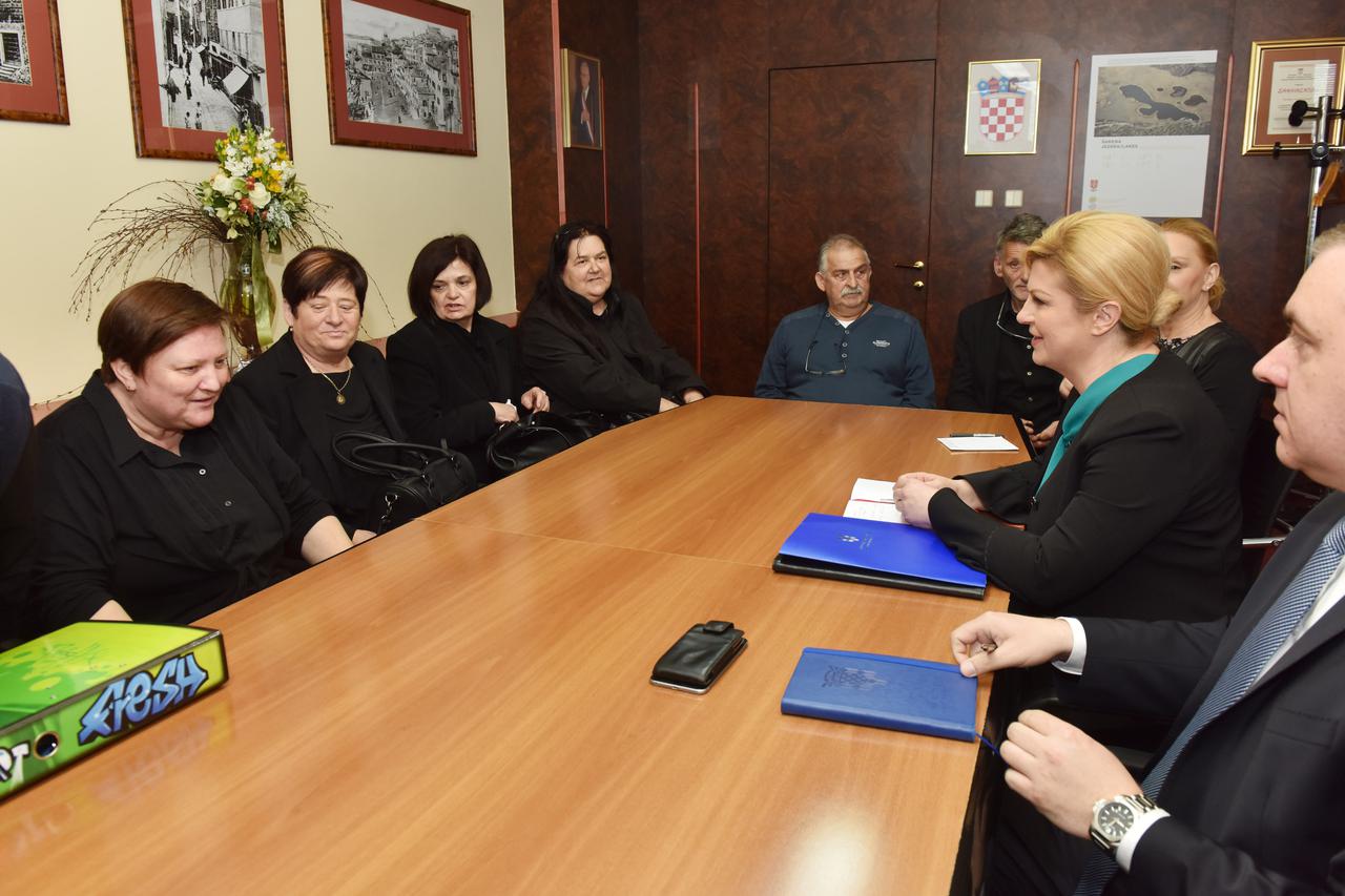 Predsjednica Kolinda Grabar-Kitarovic primala je roditelje poginulih vatrogasaca na otoku Kornatu te sa njima odrzala sastanak