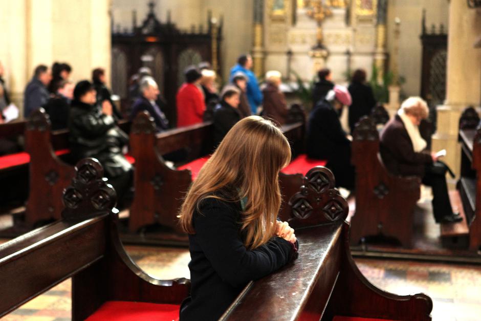 27.03.2013., Zagreb - Brojni vjernici se tijekom Velikog tjedna molitvom i ispovjedi spremaju za Uskrs. Dugi redovi za ispovijed  u zagrebackoj katedrali trajat ce do subote.  Photo: Patrik Macek/PIXSELL