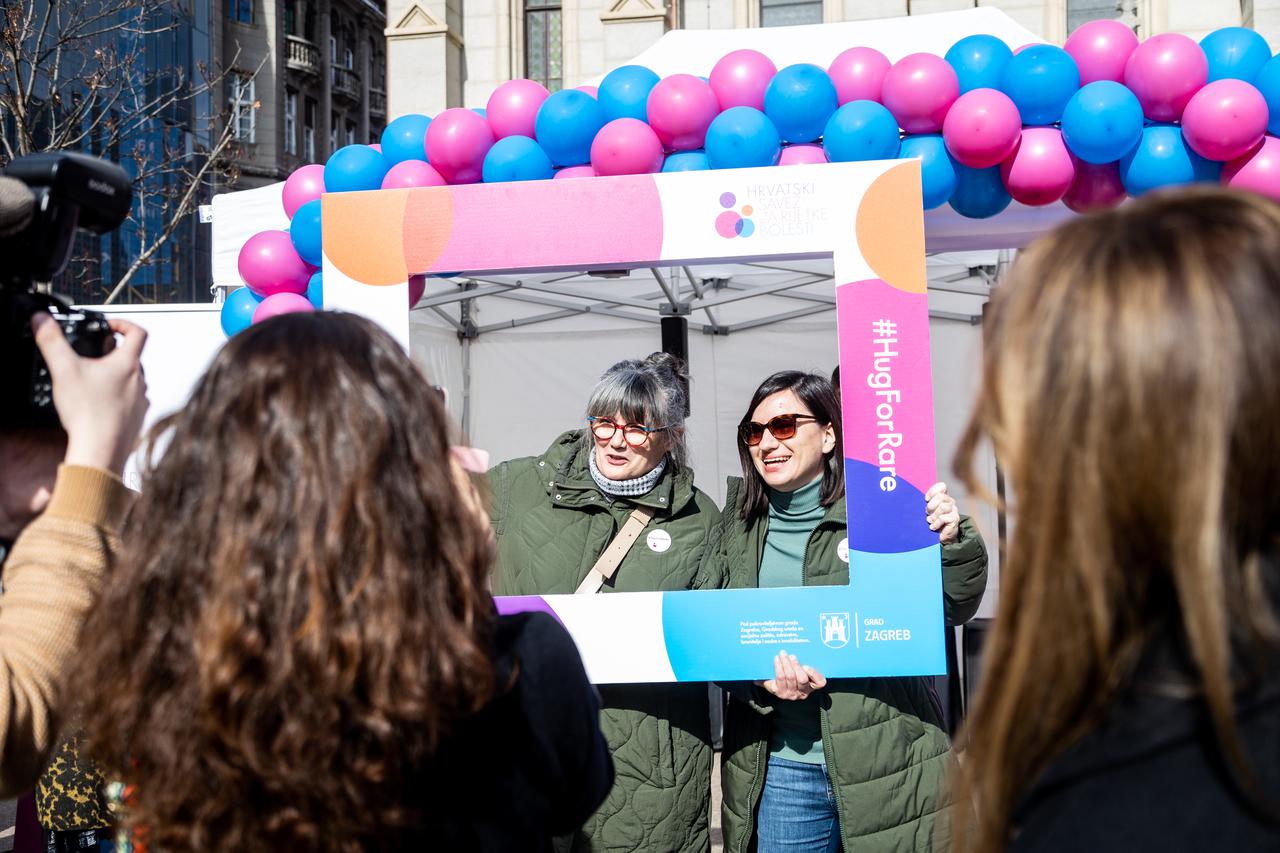 Zagreb: Kampanja "Zagrli za rijetke" za podizanje svijesti o rijetkim bolestima