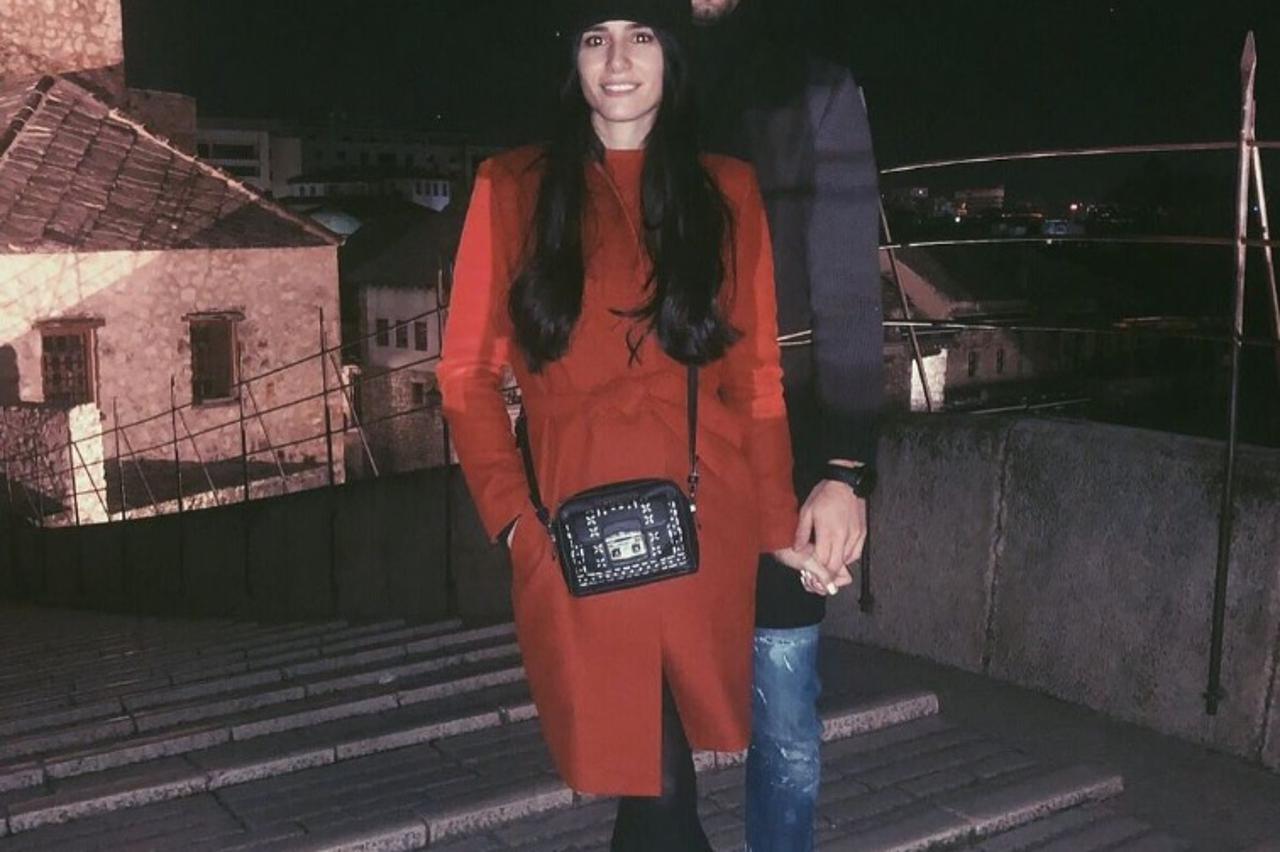 Ivan Martinović proslavio pobjedu nad Islandom poljupcem svoje supruge Miriam