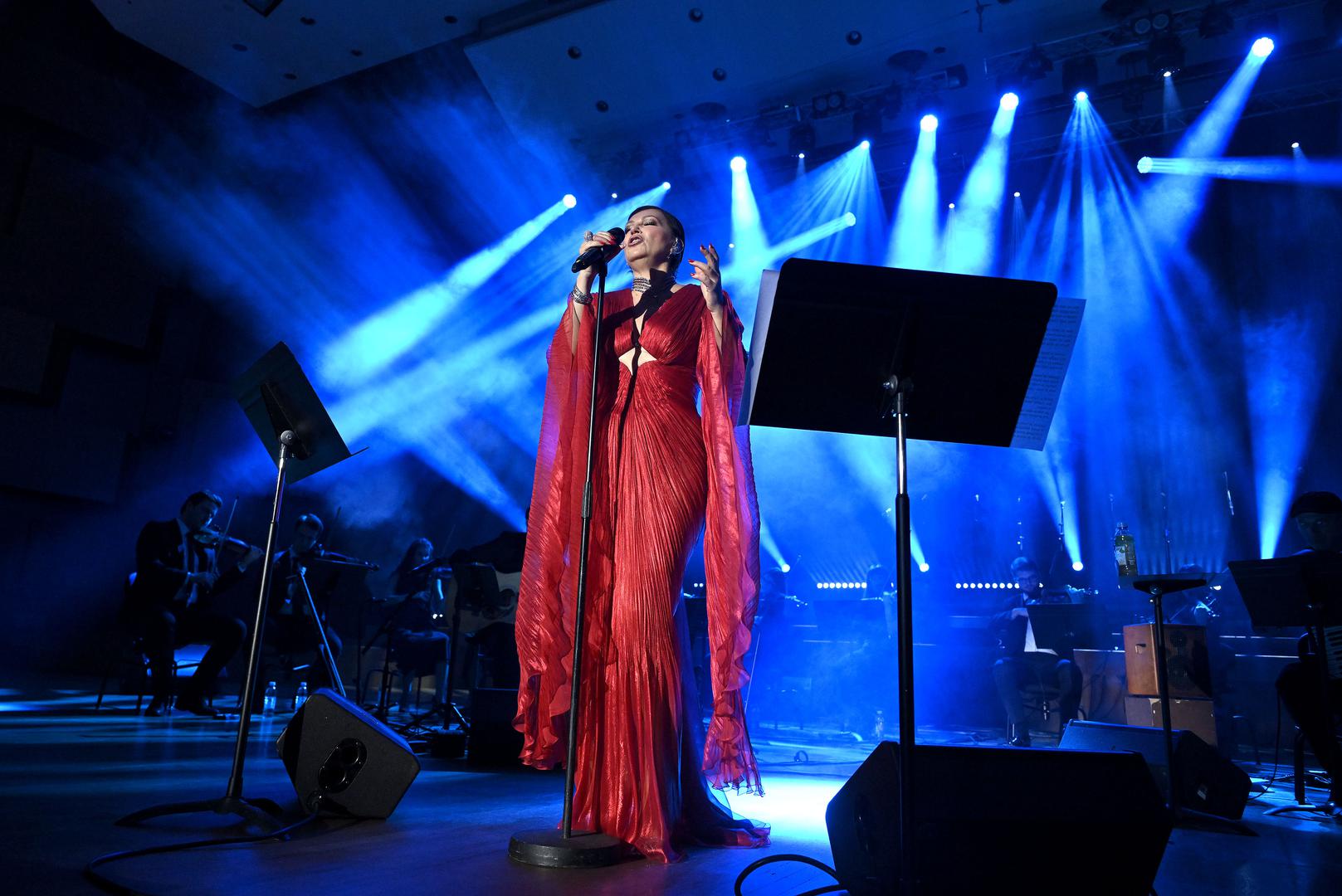 Za sve one koji su propustili ovaj veličanstveni koncert, Nina je najavila i novi termin i to za 19. studenoga, a karte se mogu kupiti na Lisinski.hr i na blagajnama dvorane. I iduća godina započet će lijepo za sve obožavatelje pjevačice čiji glas oduševljava godinama. Naime, Nina će ponovno zapjevati u Lisinskom, i to 17. veljače 2026. godine.