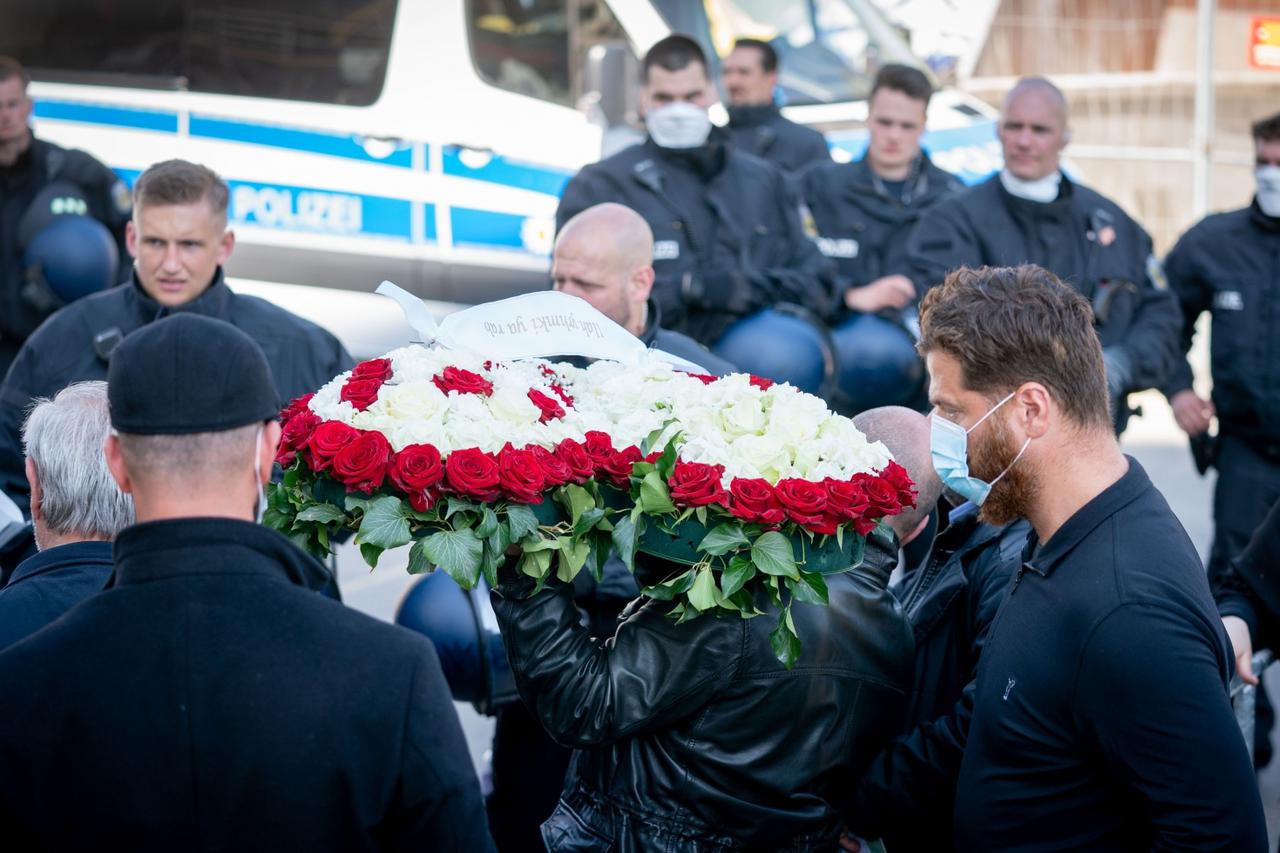 Burial in clan milieu