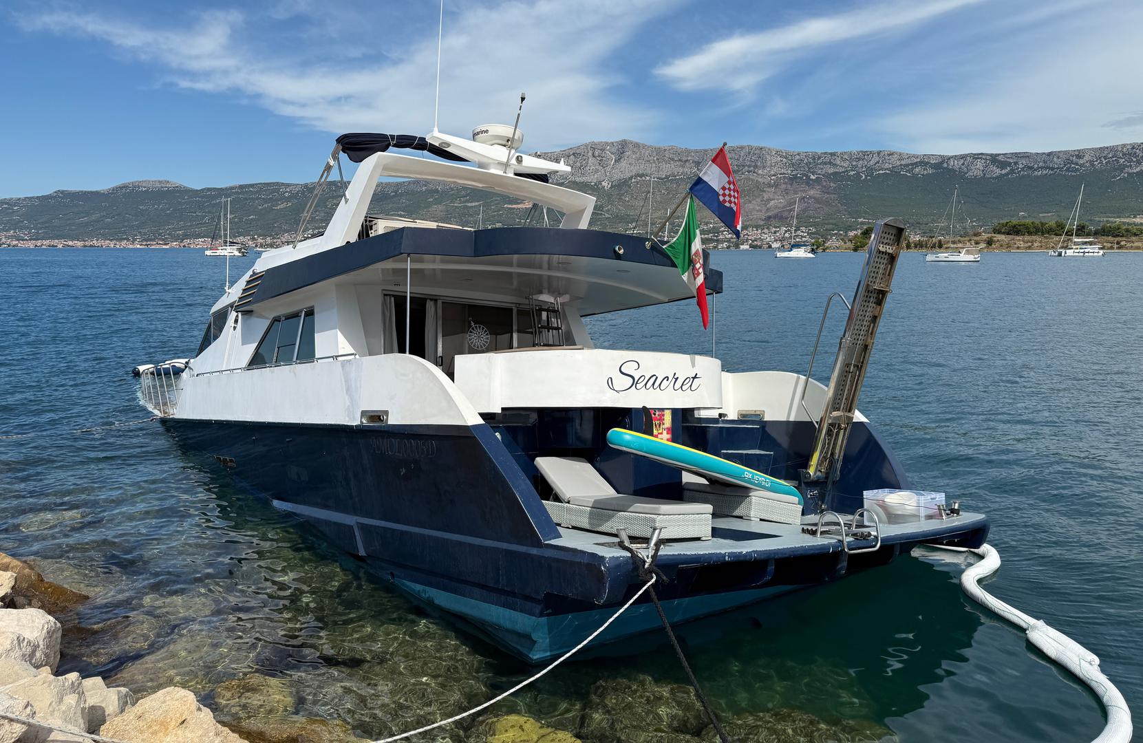 Vjetar slab do umjeren, većinom sjeverozapadni i sjeveroistočni, a navečer će podno Velebita zapuhati i bura.