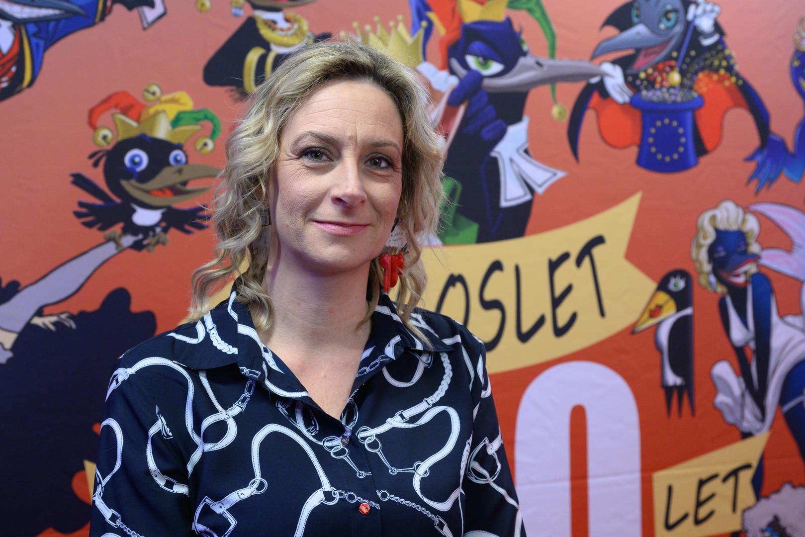 Fašnički spektakl započinje u petak, 6. veljače u 19 sati kada gradonačelnica Grada Samobora Petra Škrobot predaje ključeve grada i proglašava se Slobodna Fašnička Republika, a vlast preuzimaju Sraka, Princ, Sudec i Fiškal s maškarama