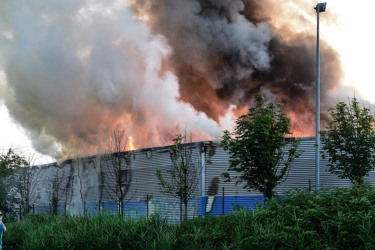 Zagreb: Požar u tvornici Pan