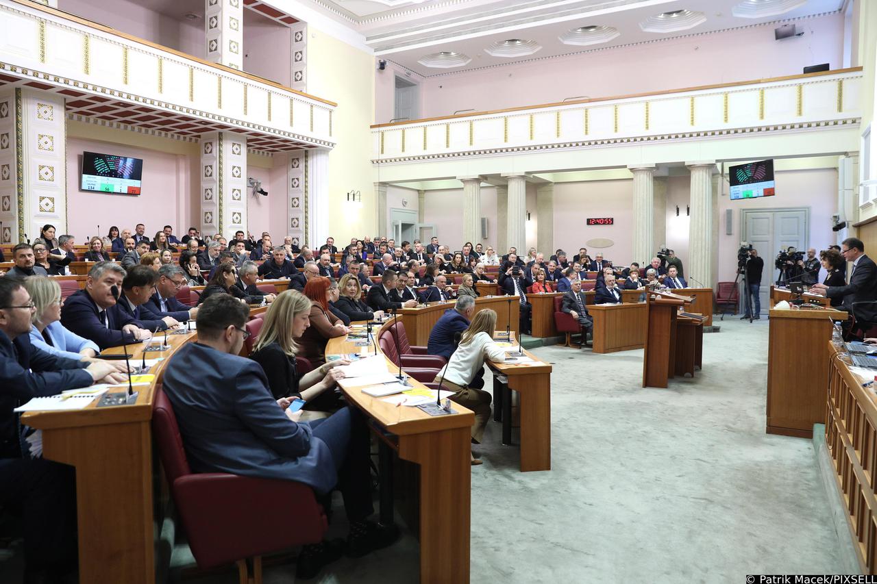Zagreb: Zastupnici očekivano odbili prijedlog za opoziv Plenkovića