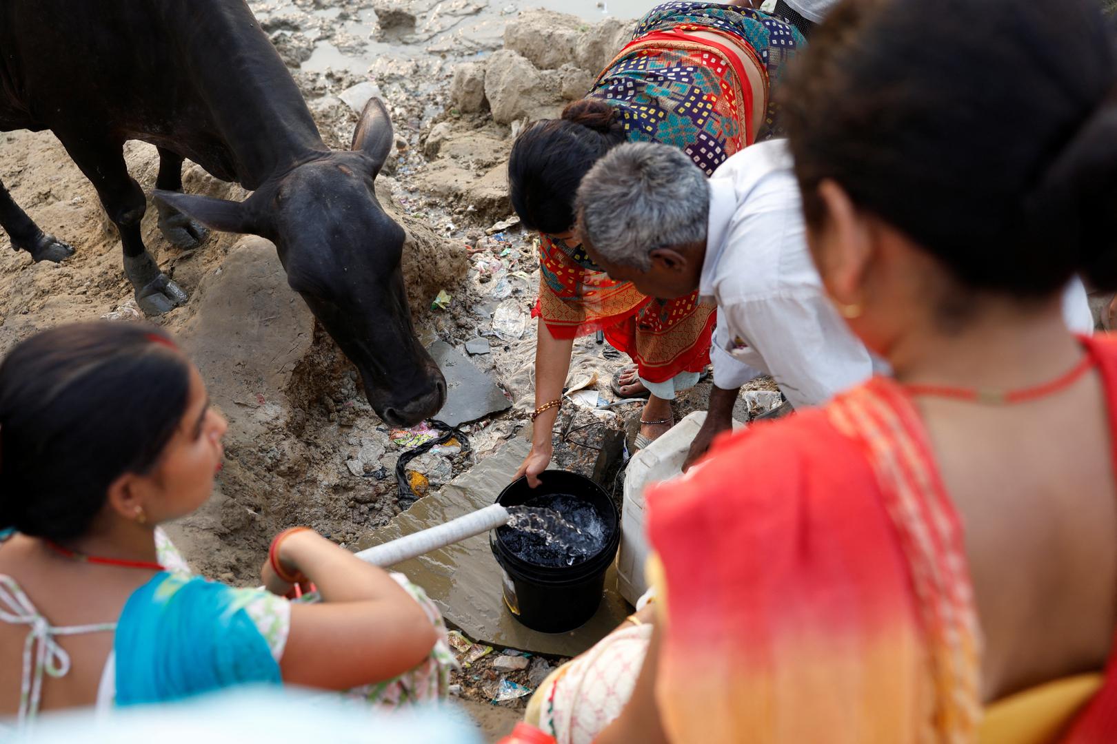 Neuobičajeno visoke temperature nagnale su indijsko Izborno povjerenstvo da prošli tjedan za vrijeme održavanja općih izbora u New Delhiju postave medicinsko osoblje na biračkim mjestima. 
