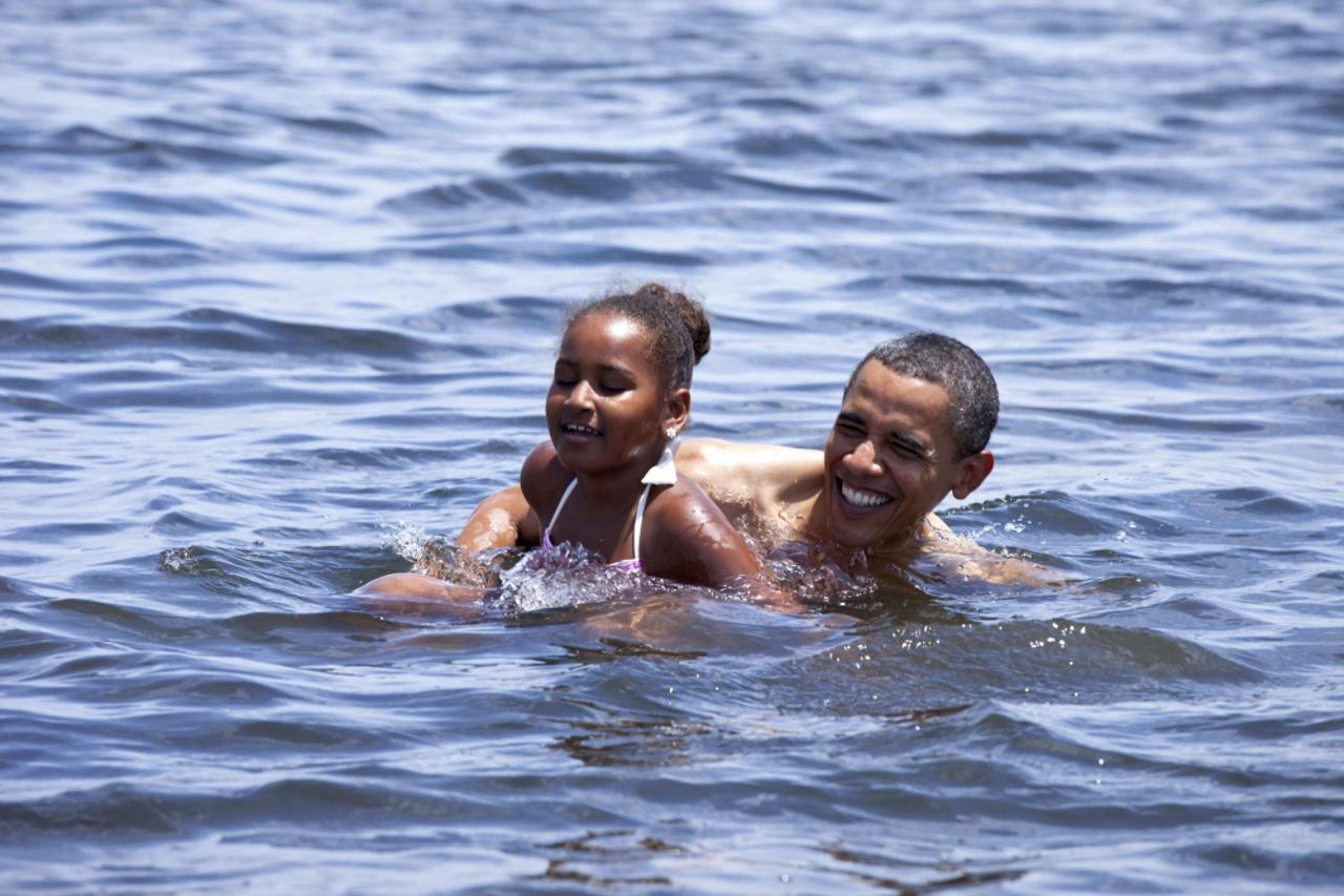 Baracka Obama i Sasha u moru 