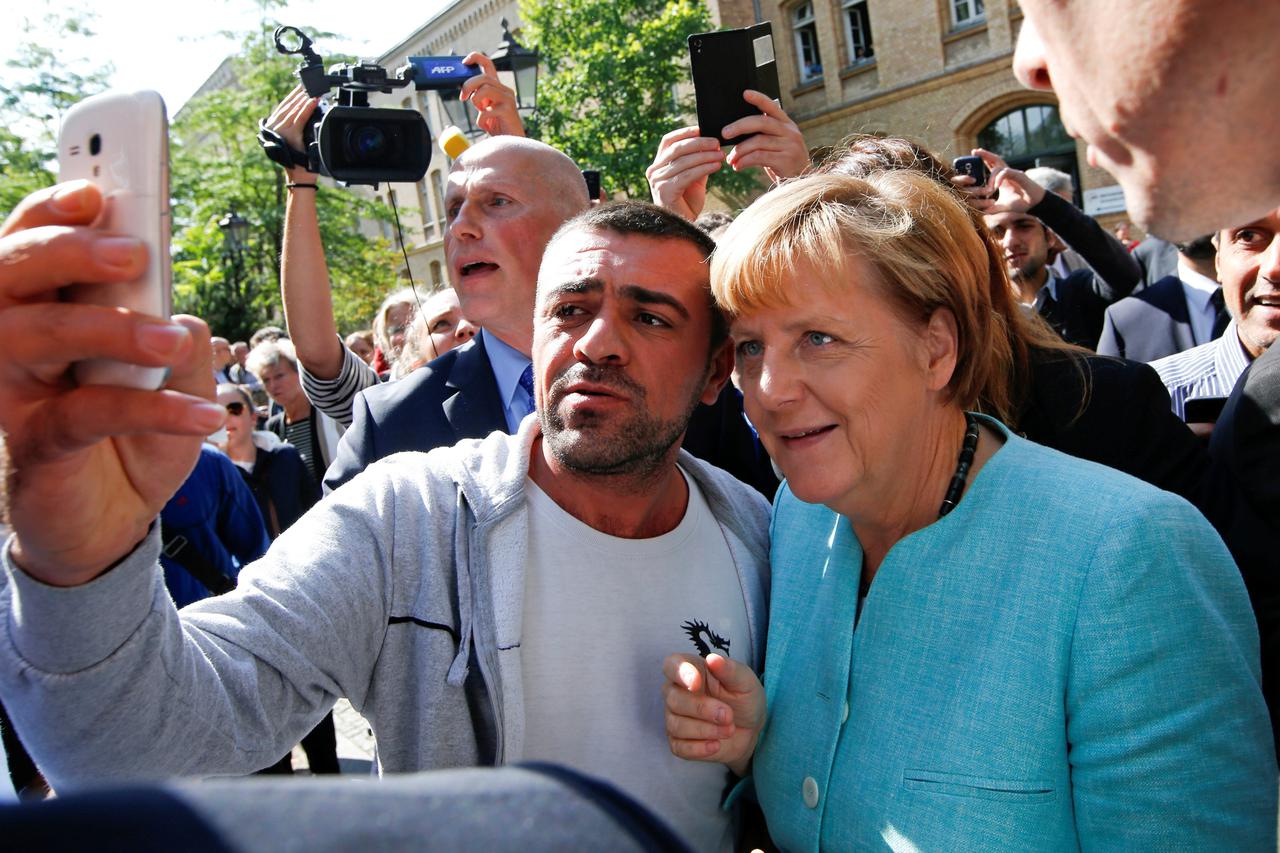 Angelu Merkel desničari optužuju da je pozvala migrante i izazvala kaos