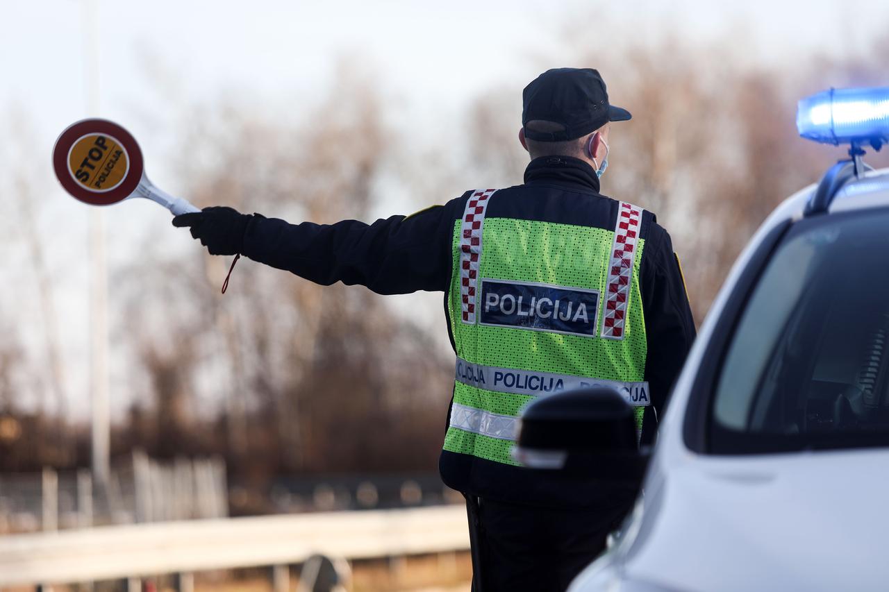 Policija na punktovima diljem Hrvatske provjerava propusnice