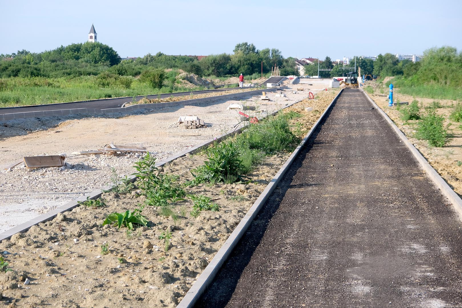 Iako su radovi na južnom dijelu trase donekle odmaknuli, sjeverni dio prometnice i dalje je daleko od završetka.