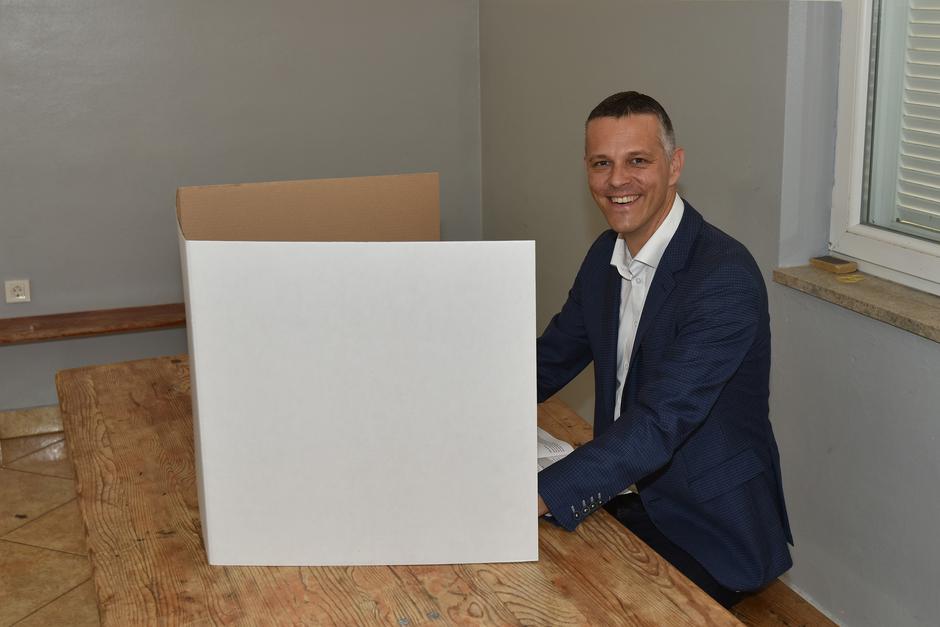 Nositelj liste Amsterdamske koalicije Valter Flego glasovao je na EU izborima