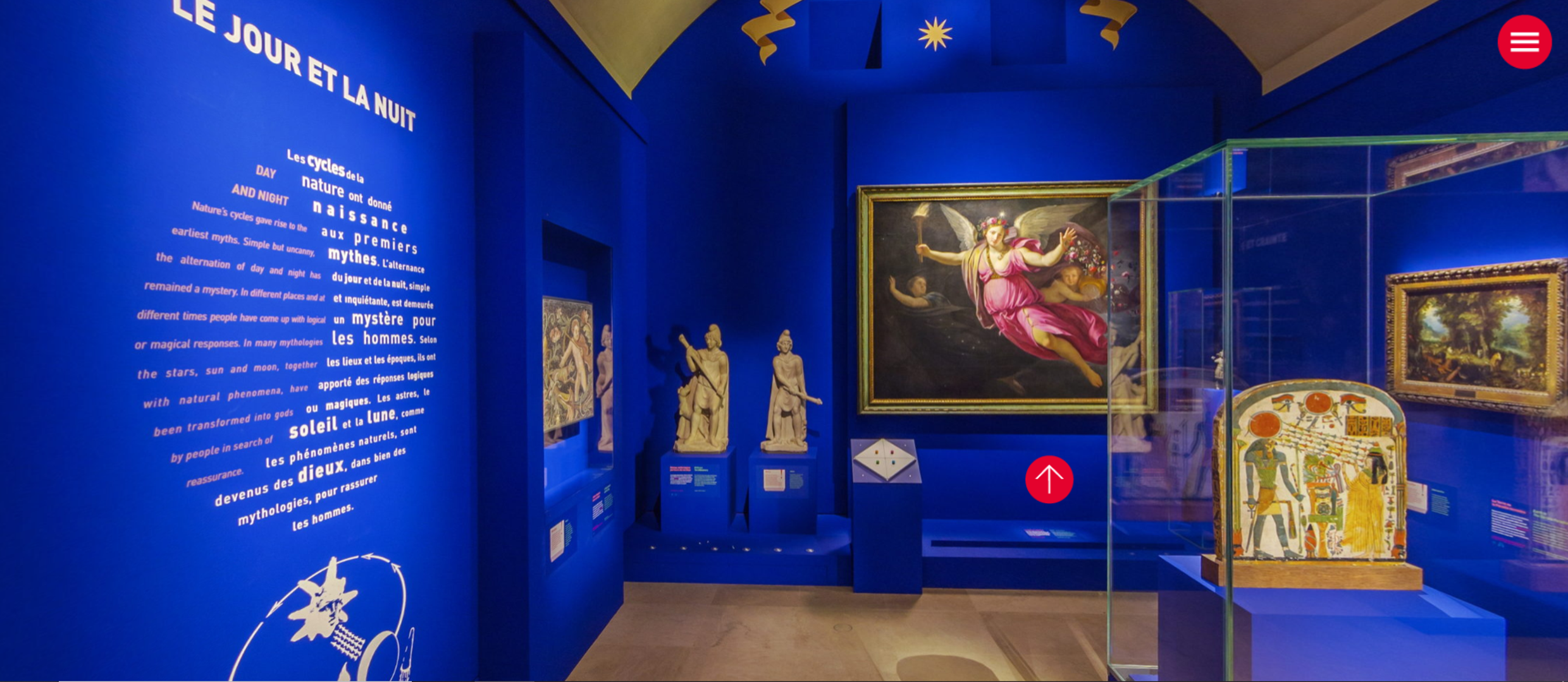 Muzej Louvre najveći je umjetnički muzej na svijetu, smješten u nekadašnjoj kraljevskoj palači u srcu Pariza. Kroz 8 tematskih odjela, muzej predstavlja više od 380.000 umjetnina, od kojih je 35.000 izloženo u stalnom postavu. Posebno se ističe egipatska zbirka s mumijama i sarkofazima, grčka i rimska antička umjetnost s poznatom Venerom Miloskom te bogata kolekcija orijentalnih antikviteta. U odjelu slikarstva nalaze se neprocjenjiva umjetnička djela poput da Vincijeve “Mona Lise”, Géricaultovog “Splava Meduze” i remek-djela Eugenea Delacroixa, "Sloboda vodi narod". Virtualni obilazak omogućuje detaljno razgledavanje raskošne Galerije Apollo, Napoleonovih apartmana i srednjovjekovnih temelja palače.