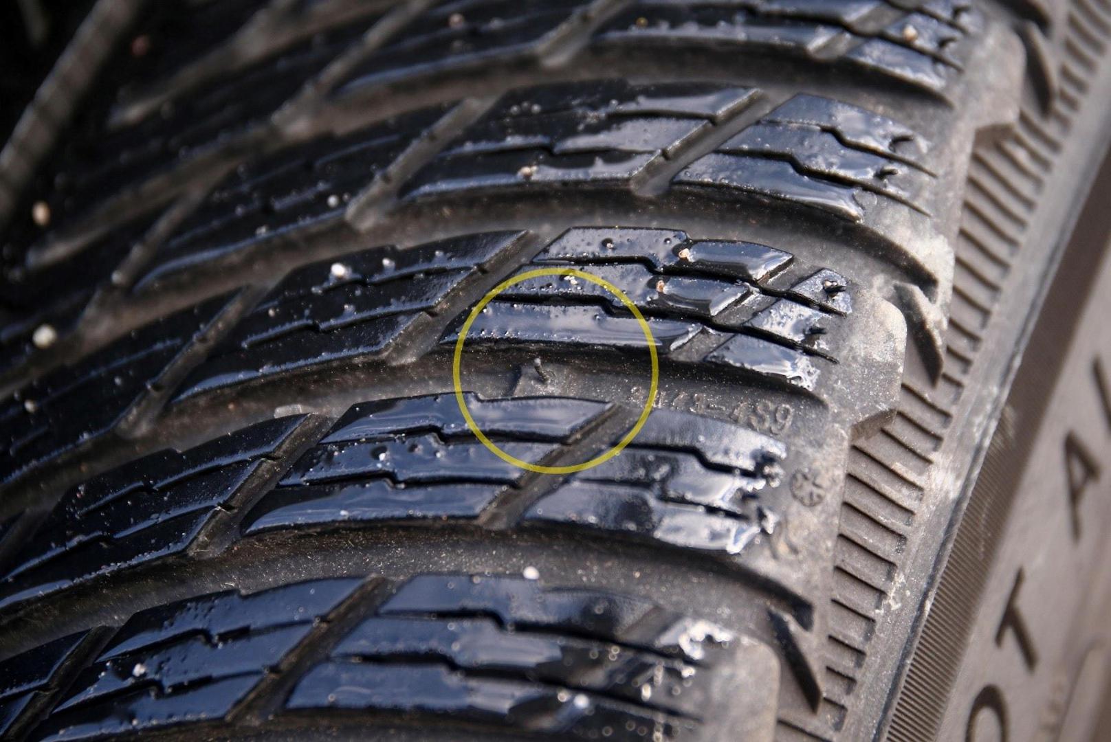 Ako je pneumatik potrošen do indikatora utrošenosti, on se mora zamijeniti