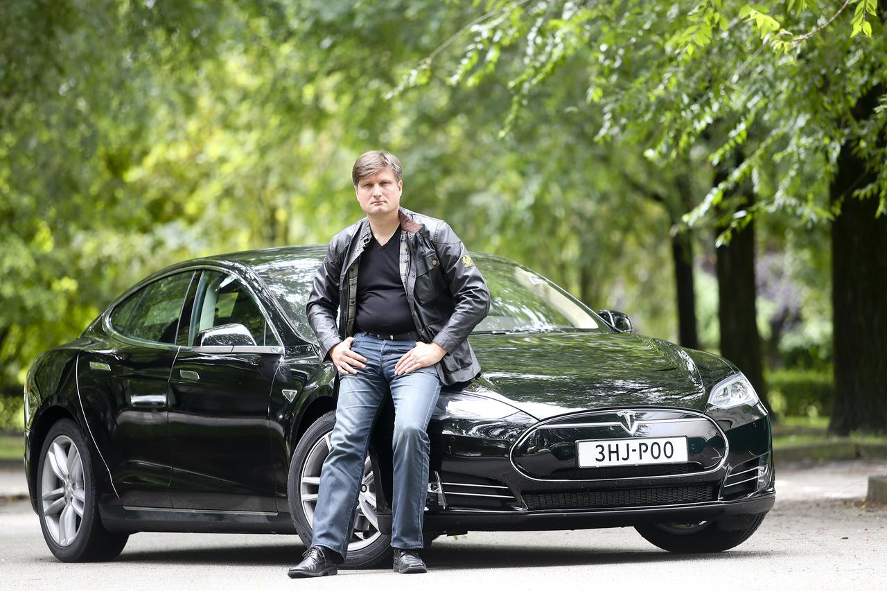30.06.2014., Zagreb - Poduzetnik Sasa Cvetojevic kupio je automobil Tesla S. 