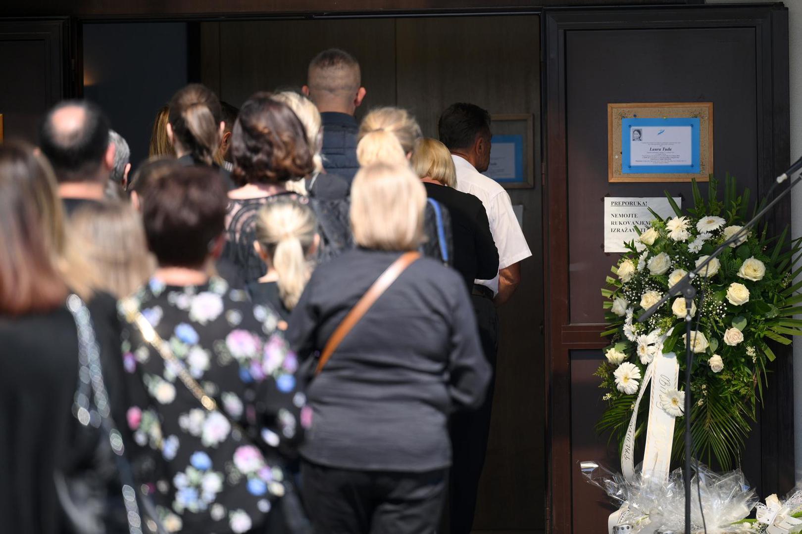 Strašna tragedija prije dva dana zavila je Dugo Selo u crno. Osmogodišnja djevojčica poginula je u naletu kamiona nedaleko do kuće u kojoj je živjela.