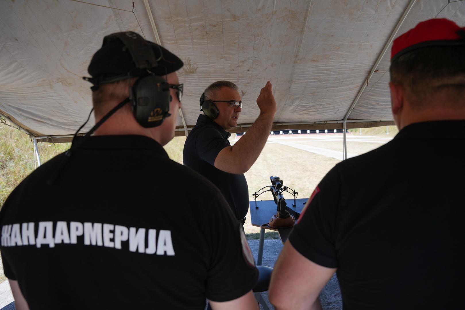 U Centru za obuku Ministarstva unutarnjih poslova Republike Srpske u Zalužanima kod Banje Luke predstavljen je prototip snajperske puške koju je tvrtka Kosmos razvila u suradnji s MUP-om Republike Srpske.