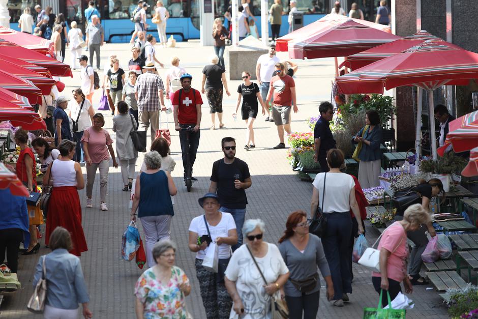 Večernjakov novinar vozio se e-romobilom po zagrebačkim ulicama.