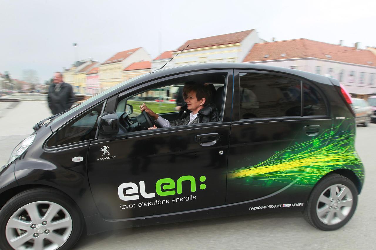 Električni automobil