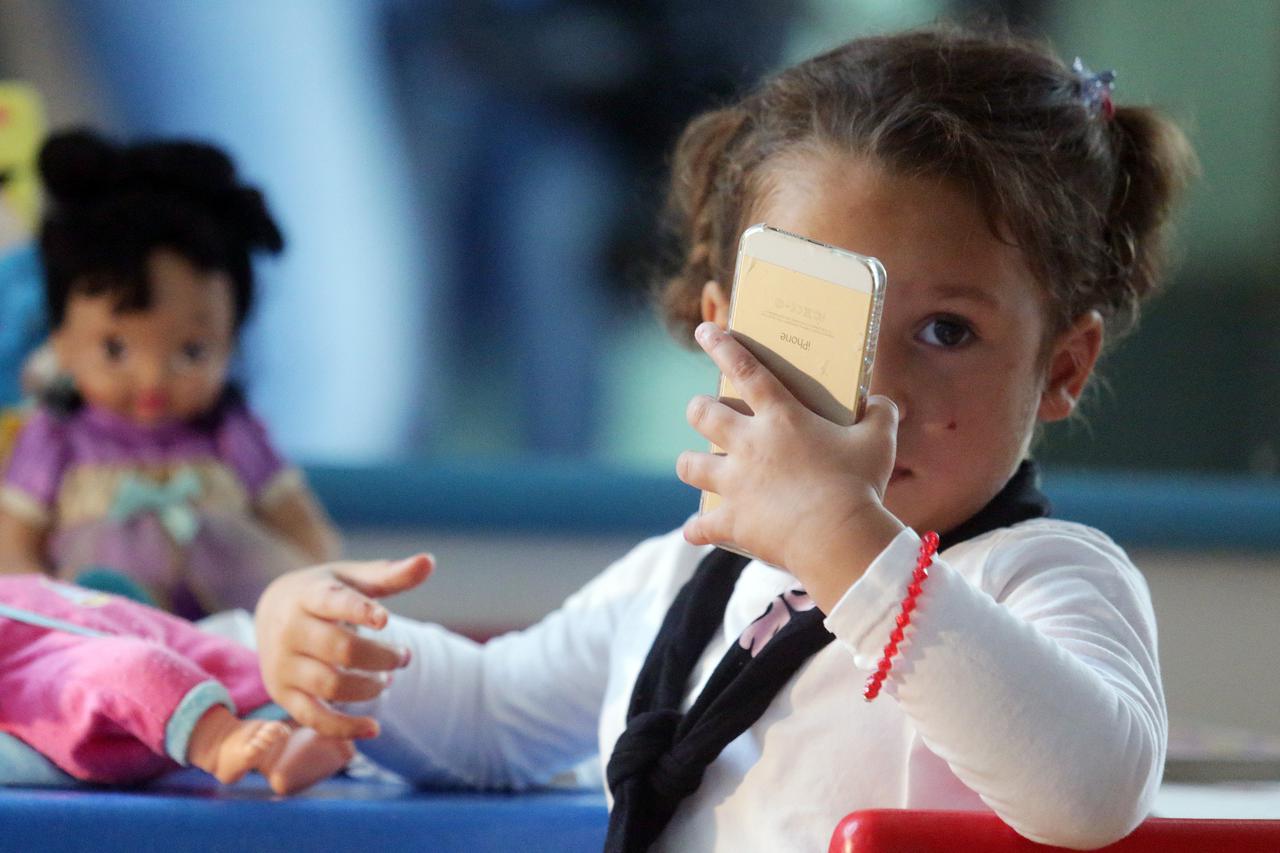 05.11.2014., Zagreb - U Domu za djecu u Nazorovoj ulici nalazi se djevojcica koja je, nakon prvog izbjeglickog vala, prije 30 dana pronadjena kako sama luta parkom u Velikoj Gorici.  Photo: Borna Filic/PIXSELL