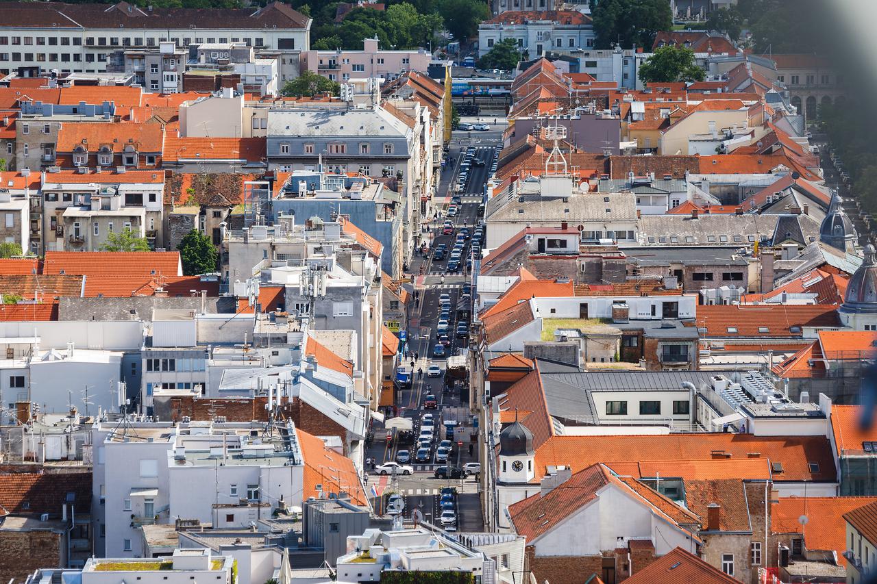 Zagreb: Pogled sa Zagrebačke katedrale na centar grada