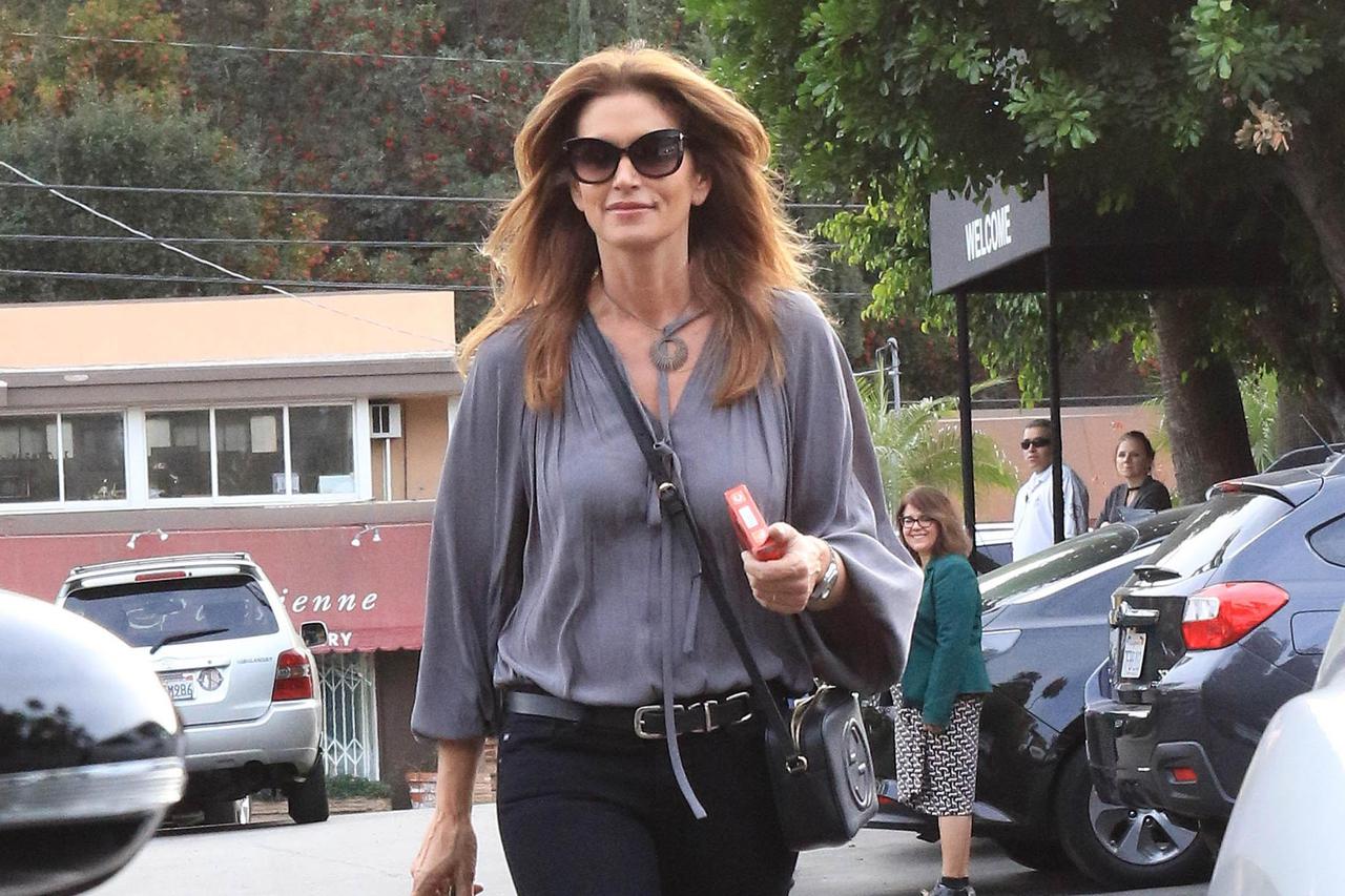 Cindy Crawford u šetnji s kćerkom Kaiom Gerber