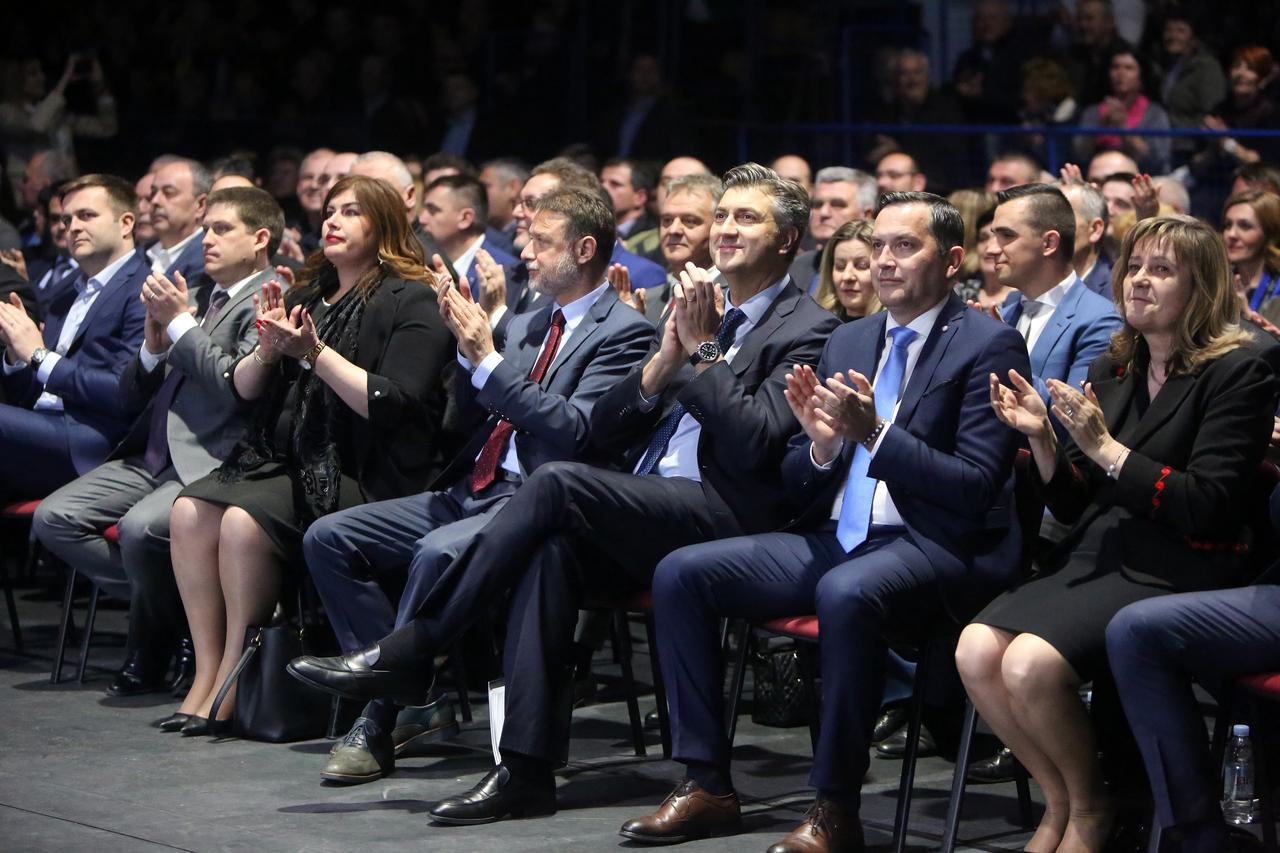 Andrej Plenković bez naočala