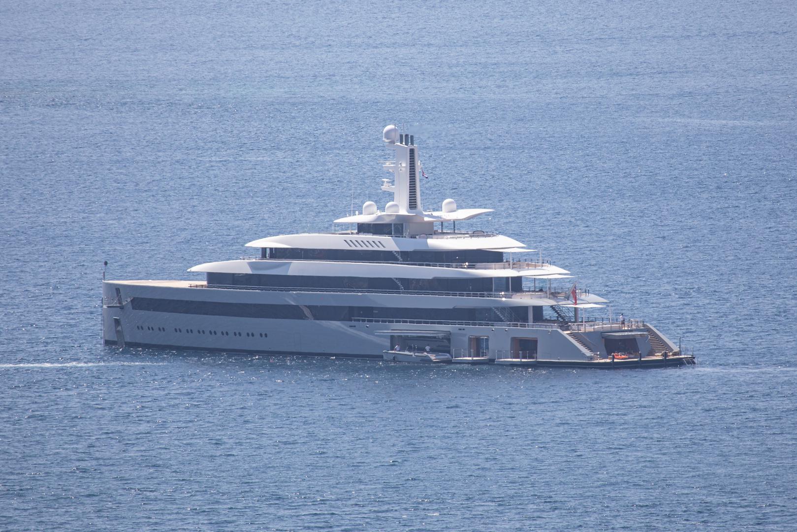 Superjahta Moonrise, duga 99,95 metara, usidrila se uz obalu Lopuda. Ovo impozantno plovilo pripada američko-ukrajinskom milijarderu Janu Koumu, osnivaču WhatsAppa i bivšem izvršnom direktoru, a priča se da je među gostima na jahti možda i Elon Musk, iako ta informacija još uvijek nije potvrđena, izvještava Dubrovački vjesnik.