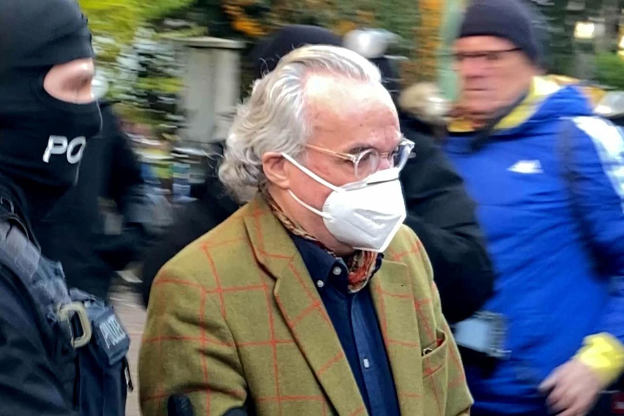 Suspected members and supporters of a far-right group were detained during raids in Germany