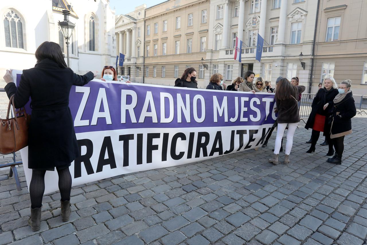 Zagreb: Članovi sindikata prosvjedovali na Trgu svetog Marka